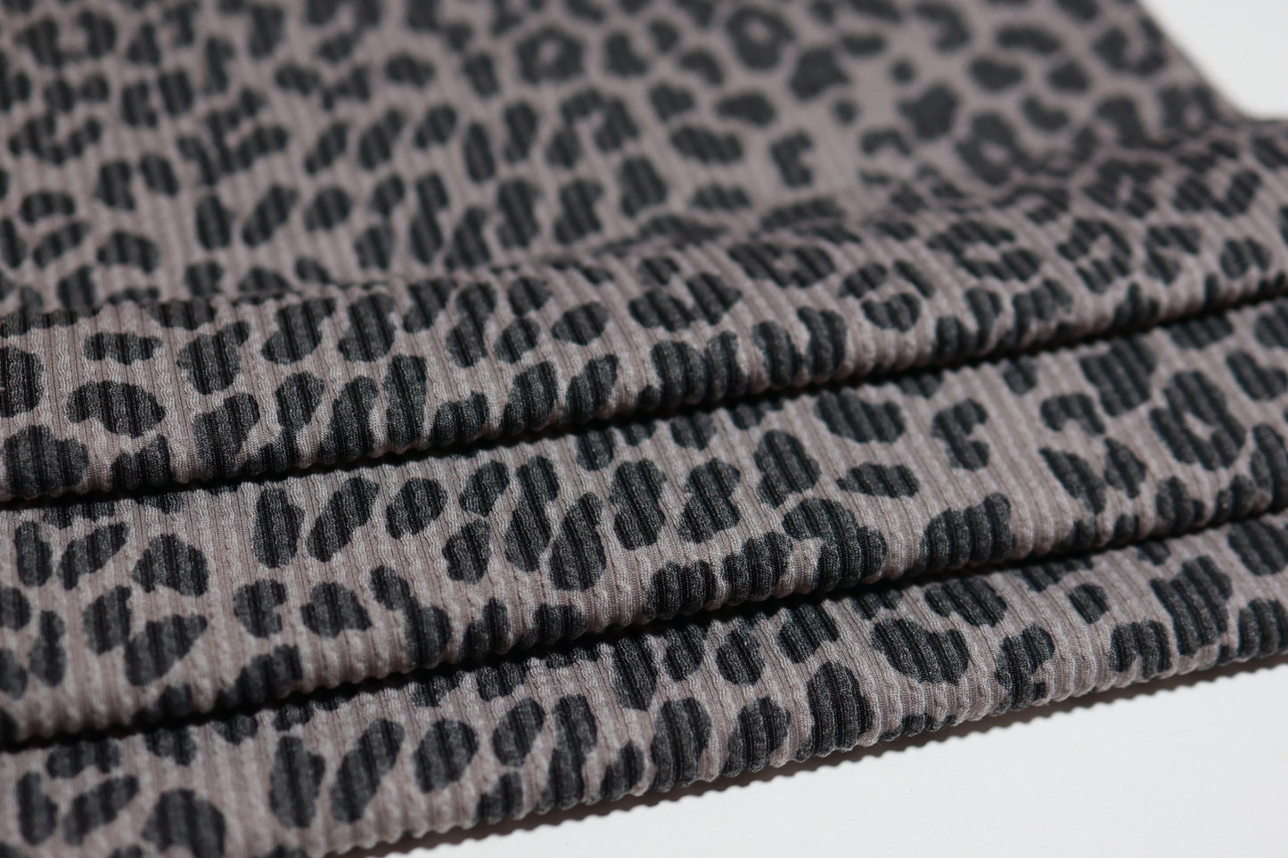 (Urban Rib) Leopard On Charcoal