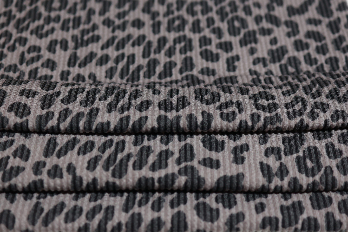 (Urban Rib) Leopard On Charcoal