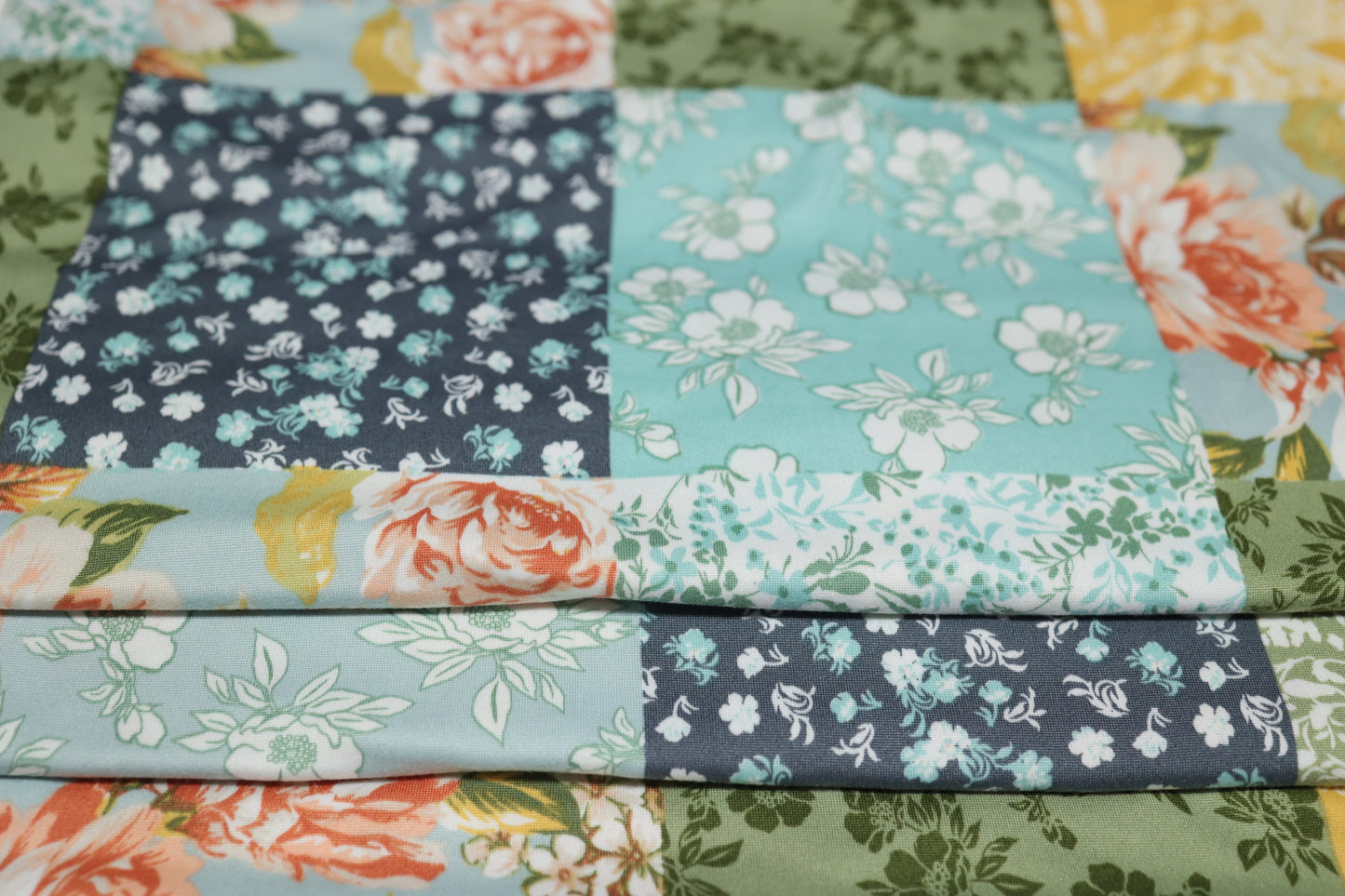 (DBP) Quilt Floral Patchwork