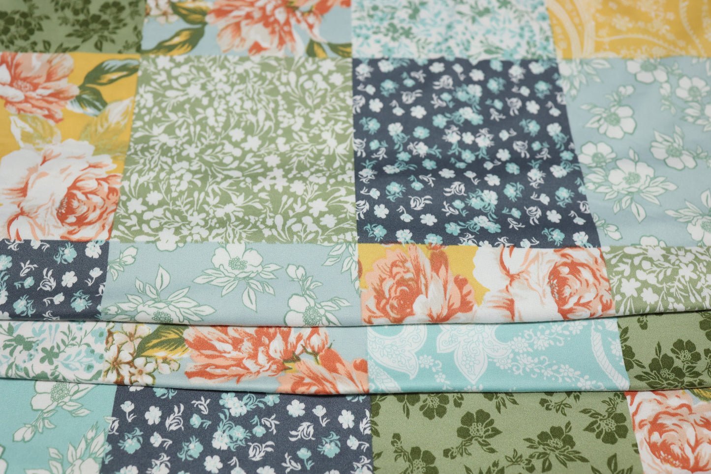 (DBP) Quilt Floral Patchwork