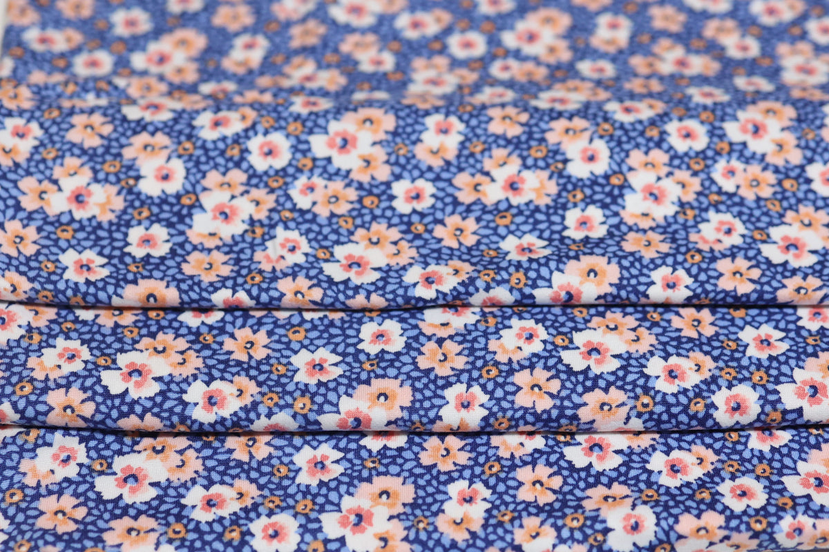 (DBP) Creamy Daisys on Royal Blue