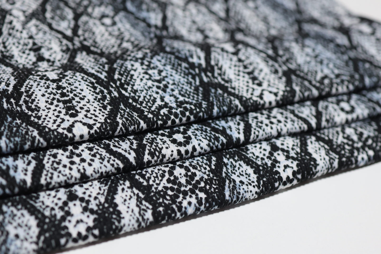 (Rib) Snake Skin Black