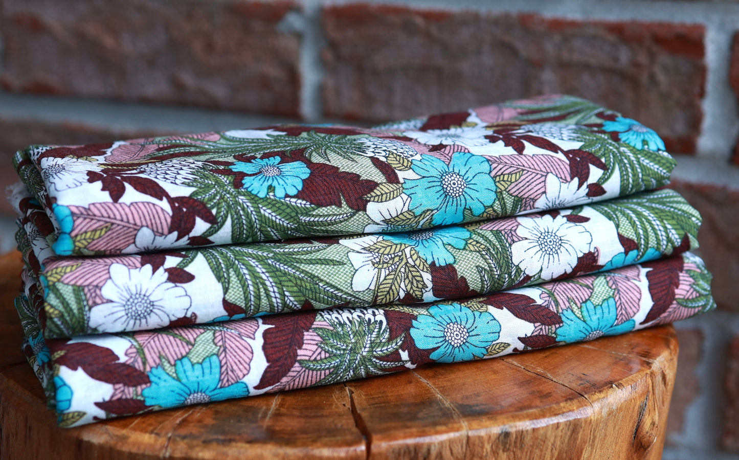 (Cotton Lawn) Turquoise Hawaiian Florals