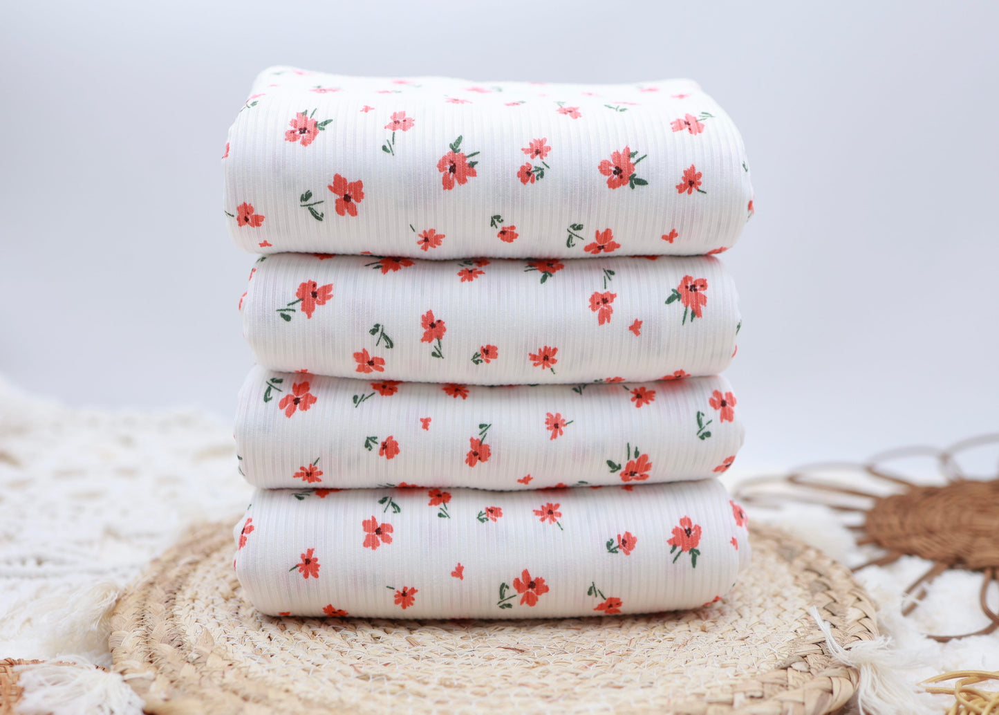 (Rib) Red Daisys on White