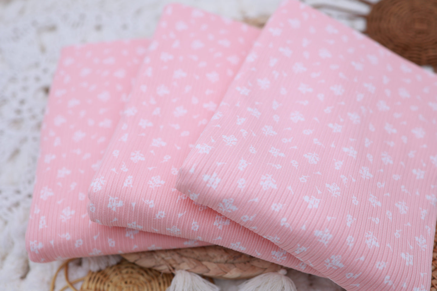(4X2 Rib) Ditsy Daisy On Blush