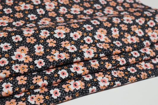 (DBP) Creamy Daisys on Black