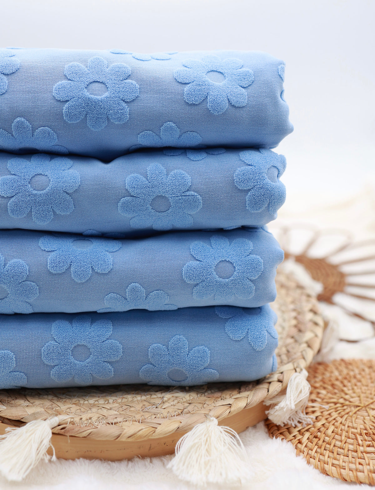 Daisy Floral Knit Blue Lt