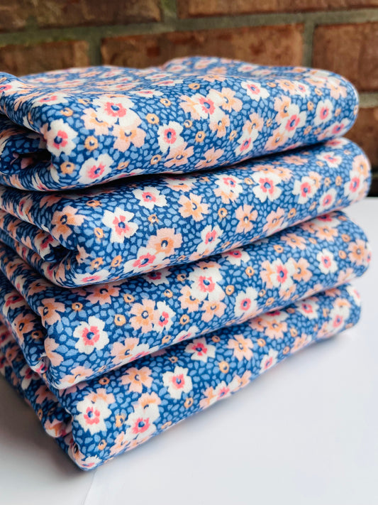 (DBP) Creamy Daisys on Royal Blue